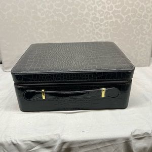 Estée Lauder black makeup case. Preowned never used